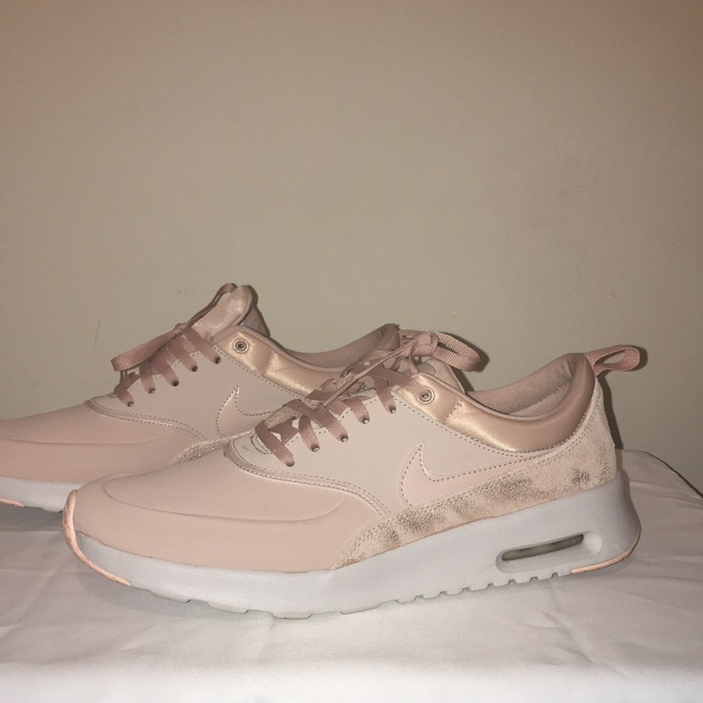 Nike Air Max Thea. Particle Beige.